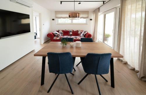 Sezana Apartment | Apartments Kras 24 with Pool