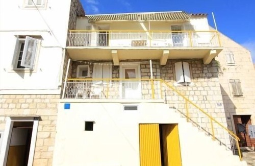 Cove Rogacic Apartment | Apartments Mat (10207-A1) - Vis - island Vis