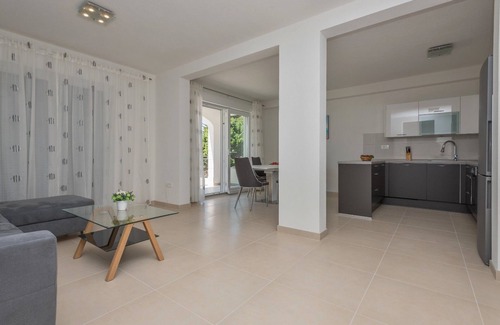 Zivogosce Apartment | Apartments Mladen