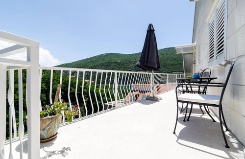 Mokosica Apartment | Apartments Peco - Apartment with 1 bedroom, terrace and partial sea view