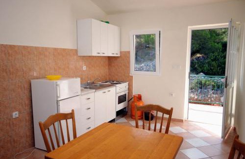 Stomorska Apartment | Apartments with a parking space Stomorska, Solta - 5238