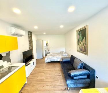 Slap Apartment | Apilandia Nanos