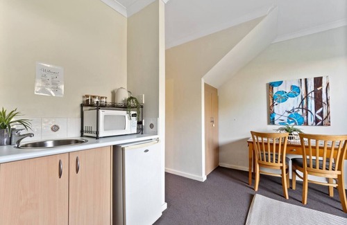 Halls Head Apartment | Apollo Quay Superb Studio-walk to shop & foreshore