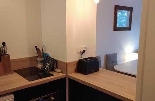 Genos Apartment | Appart ac Balcon Neuf 2chbrs- 6p - Pied des Pistes