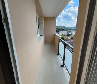 Besancon Apartment | Appart Familial, prox Gare & Centre-ville, garage