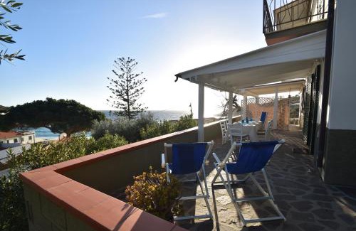 Cavoli Apartment | Appartamenti Cavoli - Vista mare con terrazze, clima e posti auto