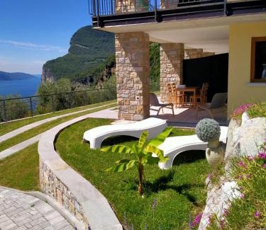 Arias Apartment | Appartamenti Villa Vagne by Gardadomusmea