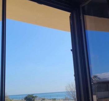 Sant'Ilario dello Ionio Apartment | Appartamento fronte spiaggia climatizzato