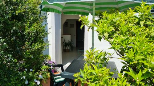 Olbia House | Appartamento in villa con veranda privata e parcheggio gratuito