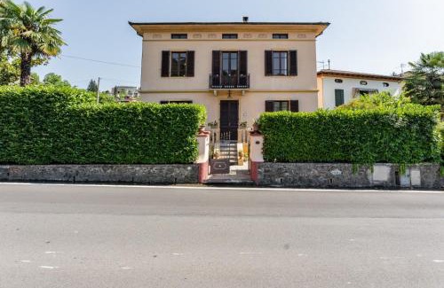 Ghivizzano House | Appartamento in villa liberty