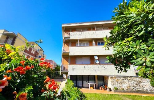 Marinella di Sarzana Apartment | Appartamento Limen