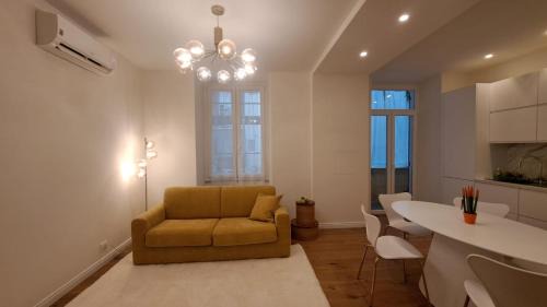 Savona Apartment | Appartamento Pertini