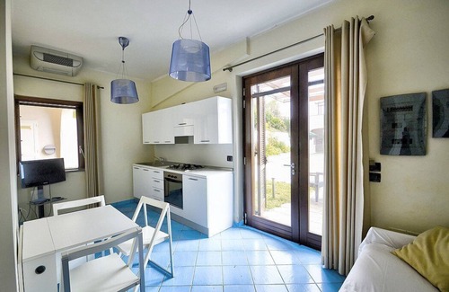 Acciaroli House | Appartamento Torre Caleo H: A charming apartment located right on the beach, with Free WI-FI.
