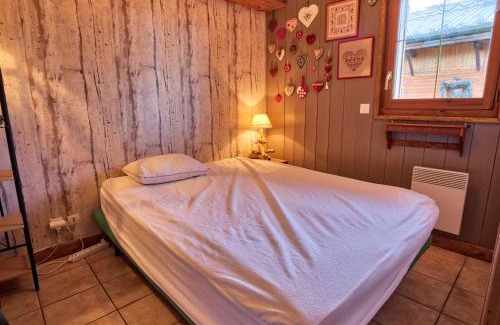 Notre-Dame-de-Bellecombe Apartment | Appartement cosy 4 pers au pied des pistes avec Wifi et Parking, animaux acceptés - FR-1-505-5