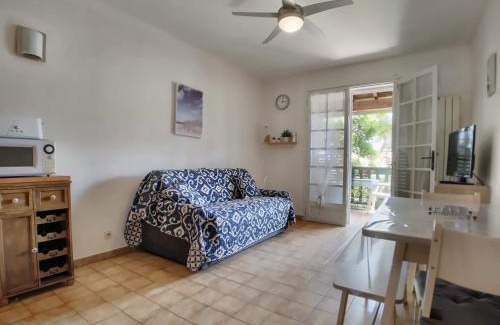 Saintes-Maries-de-la-Mer Apartment | Appartement calme pour 4, avec terrasse et WIFI, Saintes-Maries-de-la-Mer - FR-1-475-211