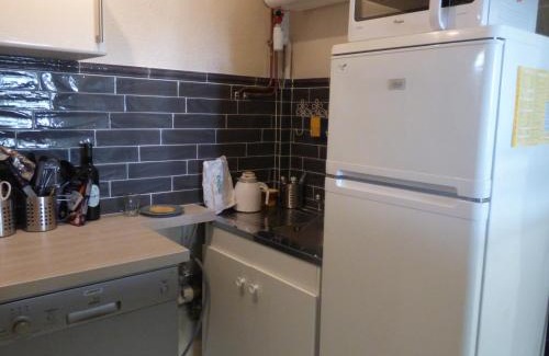 Saintes-Maries-de-la-Mer Apartment | Appartement RDC rénové, 4 pers, climatisation - FR-1-475-209