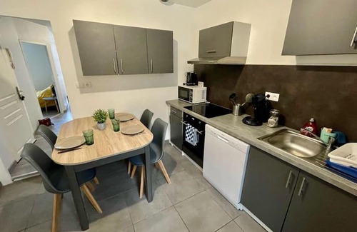 Bellegarde-sur-Valserine Apartment | Appartement le Rhôn'ain - Vue Rhône - Lit Queen size