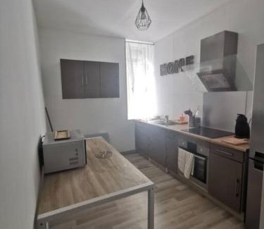 Saint-Bonnet-le-Chateau Apartment | Appartement
