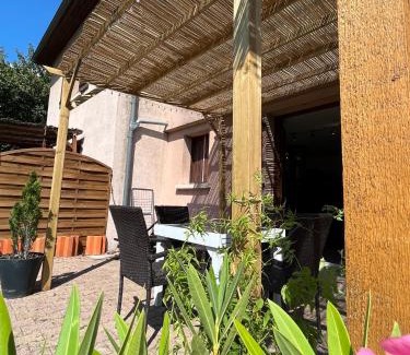 Saint-Jean-de-Maurienne Apartment | Appartement douillet, proche gare, terrasse, cave