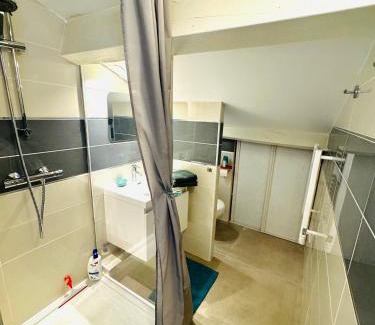 Saint-Jean-de-Vedas Apartment | Appartement élégant avec jacuzzi privé