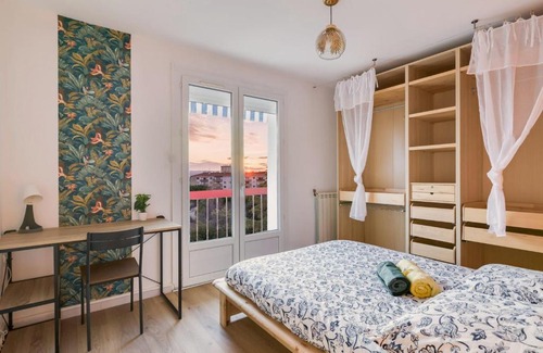 Les Cevennes Apartment | Appartement 2 chambres, dernier étage, parking gratuit dans résidence, balcon & coucher de soleil