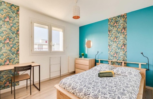 Les Cevennes Apartment | Appartement 2 chambres, dernier étage, parking gratuit dans résidence, balcon & coucher de soleil