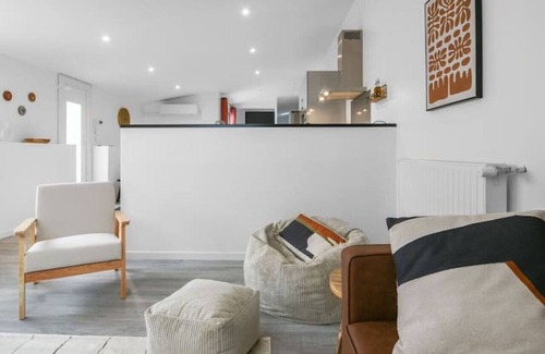 Champ-Capelet Apartment | Appartement 2 chambres style loft parking gratuit