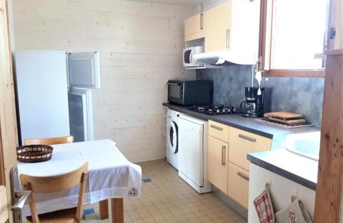 Albiez-le-Vieux Apartment | Appartement 2* spacieux au 2ème étage, centre village, proche commerces et pistes, gamme "Confortable" - FR-1-618-7