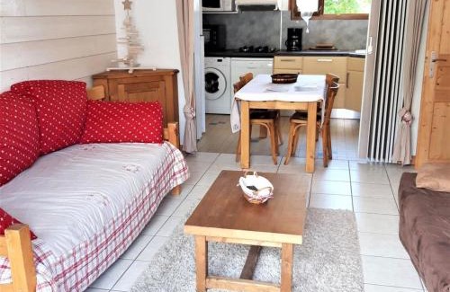 Albiez-le-Vieux Apartment | Appartement 2* spacieux au 2ème étage, centre village, proche commerces et pistes, gamme "Confortable" - FR-1-618-7