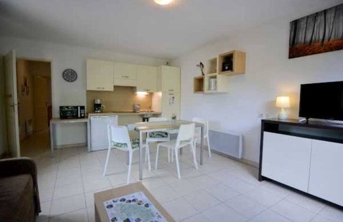 Azille Apartment | Appartement 3 étoiles - Piscine - ccbbbhf