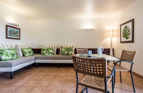 Tartane Apartment | Appartement 3 Pièces en Bord de mer Avec Piscine