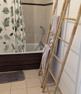 Cote d'Or-Les Sarrazins Apartment | Appartement 3 pièces cosy et confortable proche du métro, fraichement rénové