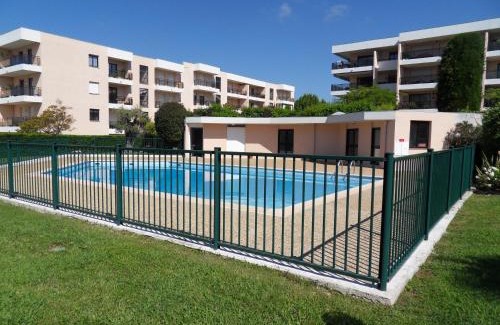 Antibes Apartment | Appartement 3 pieces, refait a neuf, haut standing, piscine, mer a pieds