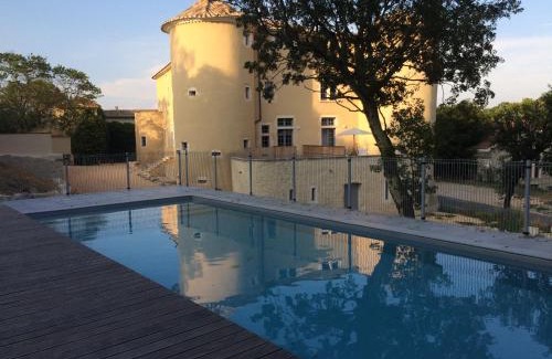 Lussan Apartment | Appartement 4 personnes dans château avec piscine
