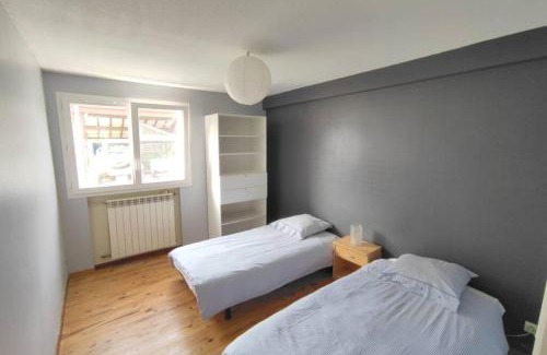 Mauleon-Licharre Apartment | Appartement au calme avec vue et piscine au coeur du pays basque