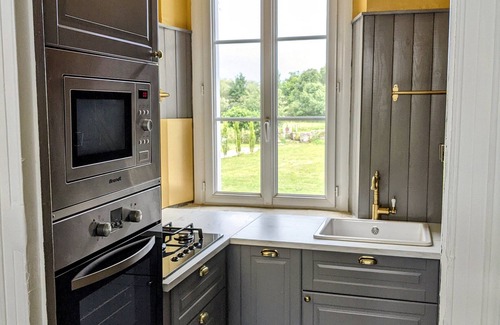 Chadenac Apartment | Appartement au Château Niché Dans les Vignes de Cognac