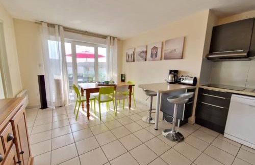 Quartier du Casino Apartment | Appartement avec Piscine, Tennis & Balcon, Centre-ville Chatelaillon-Plage, 6 Pers, 2 Ch - FR-1-706-17