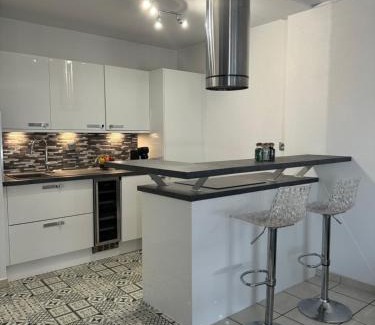 Ferrandiere - Maisons Neuves Apartment | Appartement avec piscine sur le toit
