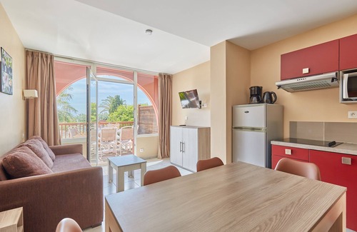 Cap d'Agde Condo | Appartement Côté Piscine + Balcon/Terrasse