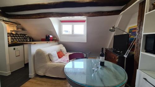 Quartier de la Place-Vendome Apartment | Appartement Cœur de Paris avec vue sur les toits