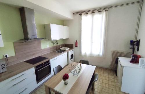 Lamalou-les-Bains Apartment | Appartement climatisé avec terrasse 4 à 6 couchages à 600m du centre thermal