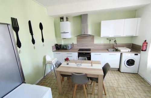Lamalou-les-Bains Apartment | Appartement climatisé avec terrasse 4 à 6 couchages à 600m du centre thermal