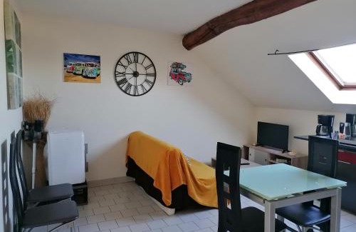 Doue-la-Fontaine Apartment | Appartement climatisé avec parking privé à Doué la fontaine