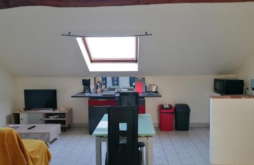 Doue-la-Fontaine Apartment | Appartement climatisé avec parking privé à Doué la fontaine