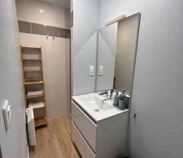 Dernier Sou Apartment | Appartement comme à la maison refait à neuf