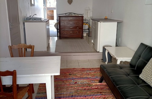 Gabian Apartment | Appartement Confortable de 33 m2, Piscine Disponible aux Beaux Jours. Terrasse