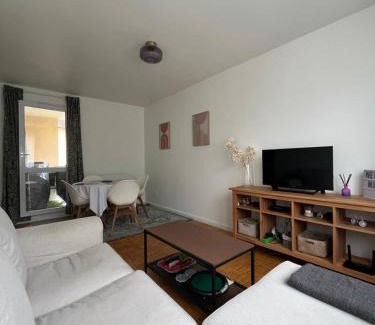 Saint-Genis-Laval Apartment | Appartement Cosy et Confortable