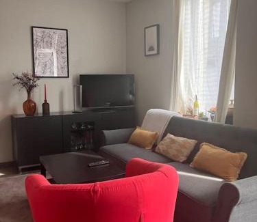 Saint-Georges-des-Groseillers Apartment | Appartement cosy tout équipé et parking couvert privé aux portes de Flers