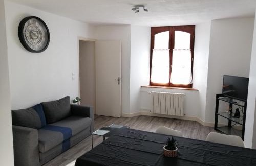 Montsalvy Apartment | Appartement dans le centre historique - Montsalvy