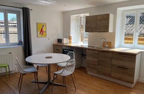 Trevoux Apartment | Appartement duplex centre historique